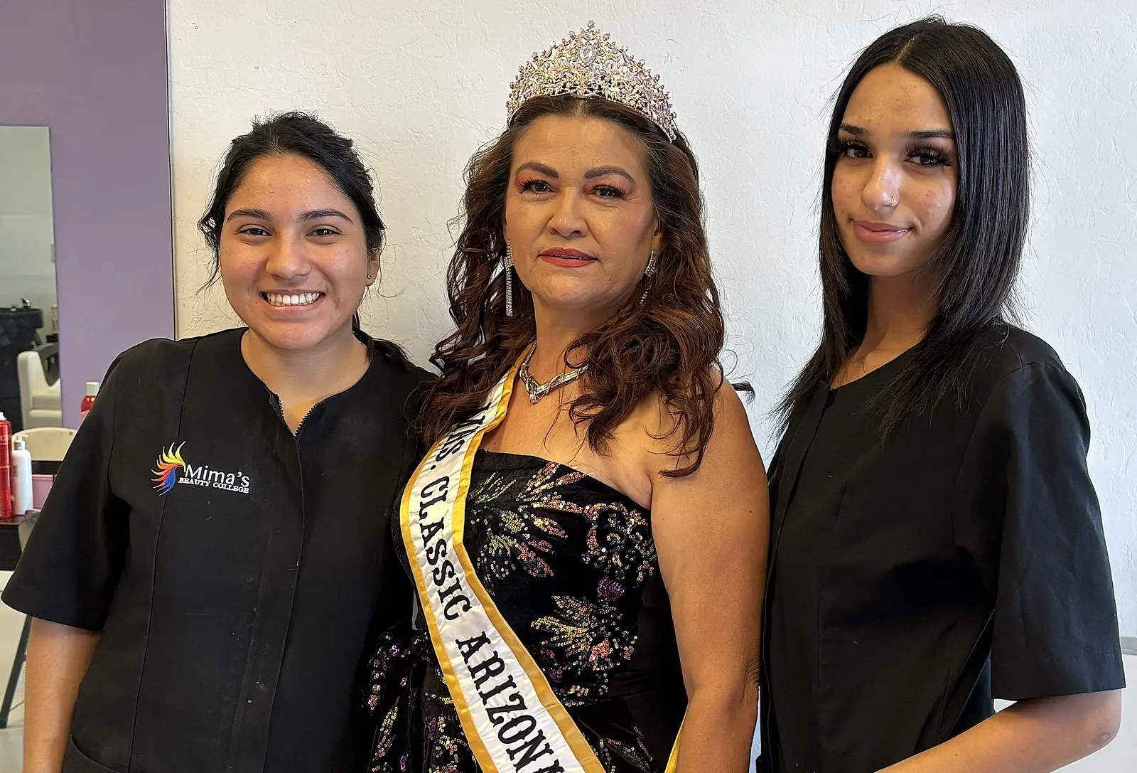 Graduadas de Mima's Beauty College