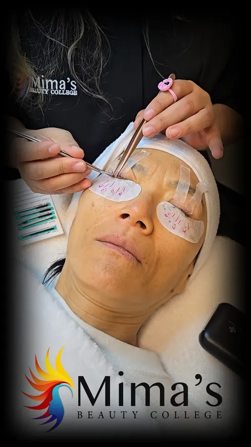 Servicios de salón asequibles de escuela de belleza en Phoenix, en la Clínica Estudiantil de Mima's Beauty College